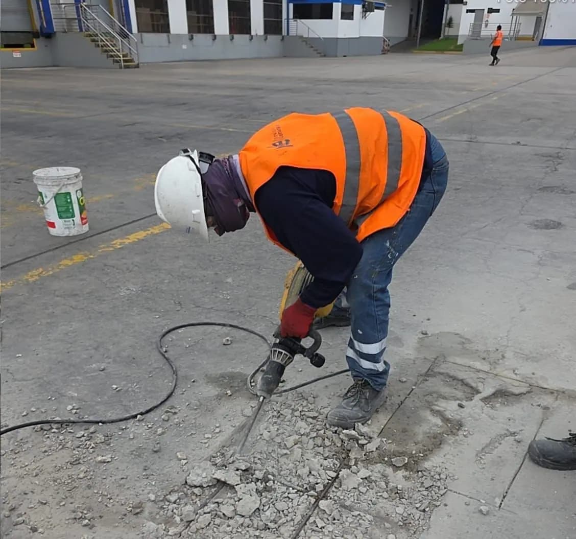 Reparación de pisos de concreto en planta industrial